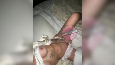 Селфи от Дианы Шурыгиной с голыми сиськами и киской