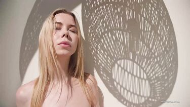 Nastya Xolod: Анастасия Холод показывает свою налитую грудь и попку на камеру