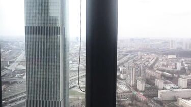 Шоу русских эскортниц с анальными хвостами в Москва-Сити