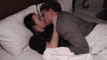 Трахаю старшеклассницу, тяну её за косички, а она от этого кончает