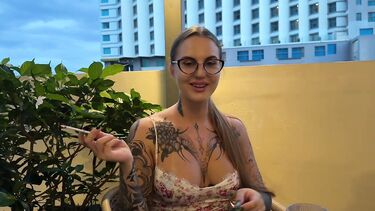 Муж звонит и спрашивает где я, пока меня ебет раком какой-то незнакомец